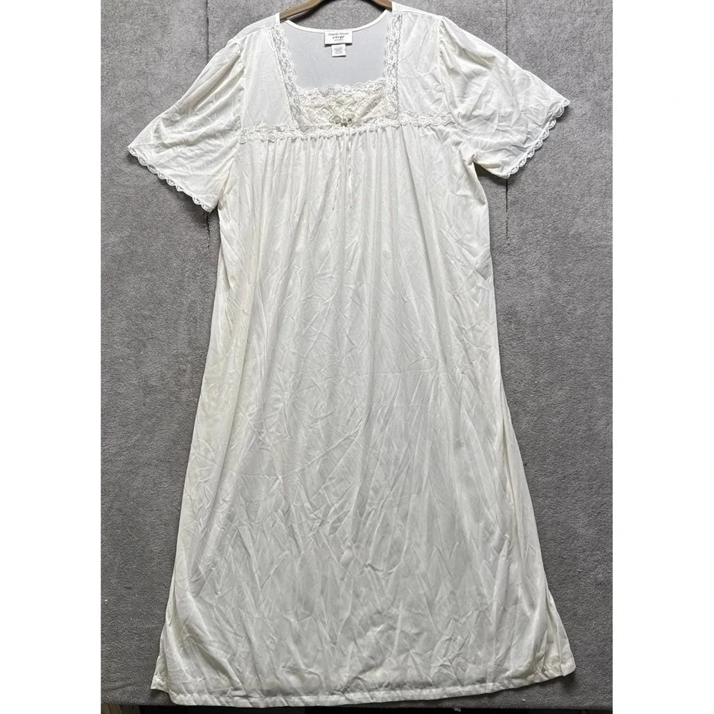 Vintage Amanda Stewart Slip Dress M White Nylon Lace‎ Nightgown Coquette Style